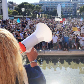 Concentración de negacionistas de la covid-19 en la plaza de Colón de Madrid. EFE