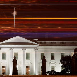 La Casa Blanca, de noche,iluminada, en Washington. REUTERS/Yara Nardi