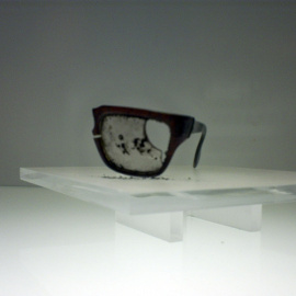 Gafas del presidente de Chile Salvador Allende, encontrados en el Palacio de la Moneda, tras el bombardeo de 1973. WIKIPEDIA