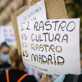 Manifestación de los vendedores del Rastro de Madrid para reclamar la reapertura del mercadillo: E.P./Jesús Hellín