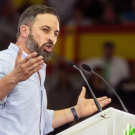 El presidente de Vox, Santiago Abascal, durante un momento del mitin en el Pabellón Príncipe de Asturias de Murcia. EFE/Marcial Guillén
