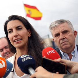 La presidenta del Vox en Madrid, Rocío Monasterio, realiza unas declaraciones a los medios en Tenerife. EFE/ Cristóbal García