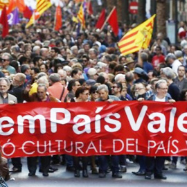 Cabecera de la manifestación del 25 d'Abril, del año 2016, bajo el lema "Fem País Valencia". EFE