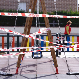 Un parque infantil clausurado durante el estado de alarma por la pandemia del coronavirus.