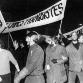 Imagen de las protestas realizadas en París en diciembre de 1970 para tratar de frenar las penas de muerte contra varios presos vascos. — EFE