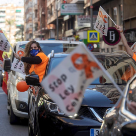 Manifestación en el centro de Murcia en protesta contra la LOMLOE, la reforma de la ley educativa impulsada por la ministra de Educación, Isabel Celaá. EFE/Marcial Guillén