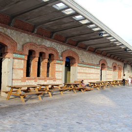 Matadero Madrid, ejemplo de reconversión de un espacio industrial en artístico. Matadero Madrid / Wikimedia Commons, CC BY-SA