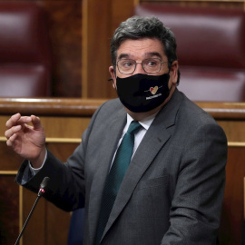 El ministro de Inclusión y Seguridad Social, José Luis Escrivá durante la sesión de control al Gobierno en el pleno del Congreso. EFE/Kiko Huesca