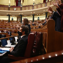 El presidente del PP, Pablo Casado, en su escaño, durante una sesión de control al Gobierno en el Congreso de los Diputados. R.P./ E. Parra/POOL