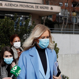La expresidenta de madrileña Cristina Cifuentes sale de la Audiencia Provincial de Madrid, después de que se hiciera pública su absolución en el caso Máster. EFE/J.J. Guillén