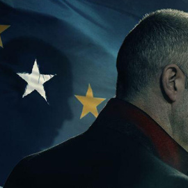 Detalle del cartel de ‘Adults in the room’, de Costa-Gavras (2019). Wanda Films