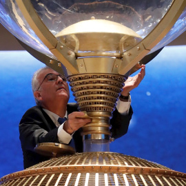 Imagen del momento que desató la polémica en el sorteo de la Lotería de Navidad. EFE/Chema Moya