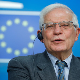  El Alto Representante de la Unión Europea para Asuntos Exteriores y Política de Seguridad, Josep Borell, da una conferencia de prensa al final de un consejo extraordinario de ministros de asuntos exteriores del Consejo Europeo en Bruselas, Bélgica, el