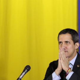 El líder opositor y autoprocalamado presidente encargado de Venezuela, Juan Guaidó, en una sesión ordinaria del Legislativo venezolano, en San Antonio de los Altos. REUTERS/Manaure Quintero