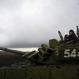 Un carro de combate ruso T-72B3, en unas maniobras militares, en la región rusa de Rostov, en diciembre de 2021. REUTERS/Sergey Pivovarov