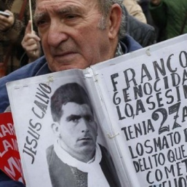 Una víctima del franquismo en la Puerta del Sol.- EFE