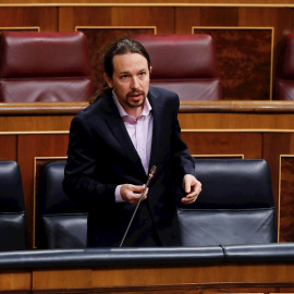 El vicepresidente segundo del Gobierno, Pablo Iglesias, interviene en la primera sesión de control al Ejecutivo celebrada en el Congreso desde que se declaró el estado de alarma. EFE/Ballesteros