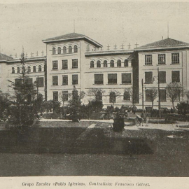 En 1933, diecisiete nuevos colegios fueron inaugurados en Madrid. En la imagen, el Grupo Escolar Pablo Iglesias, en la calle Barceló, rebautizado tras la guerra civil como Colegio Isabel La Católica. BNE -Biblioteca Digital Hispánica