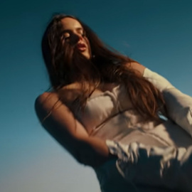  Un instante del videoclip de la canción Hentai de Rosalía