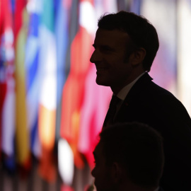 El presidente francés, Emmanuel Macron, asiste a una reunión centrada en la igualdad de género en el trabajo como parte del Día Internacional de la Mujer, en el palacio del Elíseo en París, Francia, el 08 de marzo de 2022. (Francia) EFE/EPA/LUDOVIC 