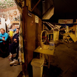 Mujeres en un poblado pobre en Santa Cruz de Tenerife. AFP/Desiree Martín