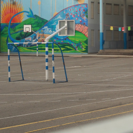 El patio desértico de un colegio de Vitoria. E.P./Garitano