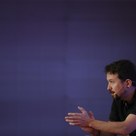  El exvicepresidente del Gobierno y exsecretario general de Podemos Pablo Iglesias, durante la presentación de su libro 'Verdades a la cara', escrito junto al periodista Aitor Riveiro. EFE/ Juanjo Martín