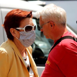  Una pareja pasea en Zagreb, Croacia. EFE/Aantonio Bat