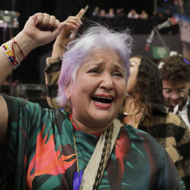  Simpatizantes del candidato presidencial Gustavo Petro celebran tras una jornada de elecciones presidenciales, hoy, en el Movistar Arena, en Bogotá (Colombia). EFE/ Carlos Ortega