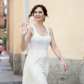  La presidenta de la Comunidad de Madrid, Isabel Díaz Ayuso, a su llegada a la presentación de la campaña de solidaridad en apoyo al pueblo ucraniano, en la Real Casa de Correos, a 16 de junio de 2022, en Madrid (España).- EUROPA PRESS