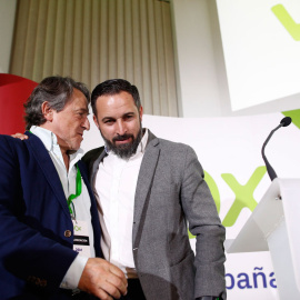 Hermann Tertsch con el presidente de Vox, Santiago Abascal, la noche electoral del 26-M. E.P./Eduardo Parra