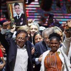  El presidente electo Gustavo Petro celebra junto a la vicepresidenta electa, Francia Márquez, la victoria en las elecciones de Colombia. EFE/ Mauricio Dueñas Castaneda