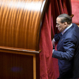  El líder del partido Forza Italia, Silvio Berlusconi, durante la votación para el nuevo presidente del Senado, en Roma, Italia, el 13 de octubre de 2022.- EFE