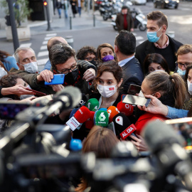  La presidenta de la Comunidad de Madrid, Isabel Díaz Ayuso atiende a la prensa a su llegada a la reunión Ejecutiva Nacional del PP que se celebra este martes en la sede de la formación en la calle Génova de Madrid. EFE/Rodrigo Jiménez