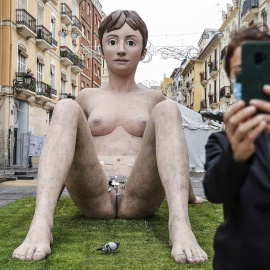 La figura de la artista fallera Anna Ruiz, vandalizada. E.P./Rober Solsona