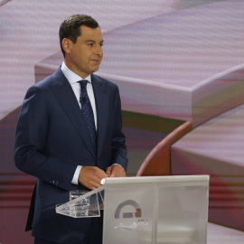 El presidente de la Junta de Andalucía y candidato del PP a la reelección, Juanma Moreno, al inicio del segundo debate electoral para los comicios autonómicos del 19J. E.P/Joaquín Corchero