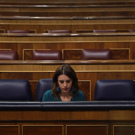 La ministra de Igualdad, Irene Montero, al inicio de una sesión plenaria, en el Congreso de los Diputados, en el que se debatió la enmienda a la totalidad de la ley trans. E.P./Eduardo Parra