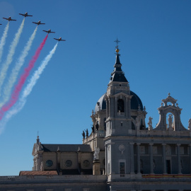 Los aviones C-101 de la Patrulla Águila, la unidad acrobática del Ejército del Aire durante el acto organizado con motivo del Día de la Fiesta Nacional. E.P./ José Oliva