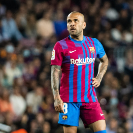  Dani Alves durante un partido con el FC Barcelona la pasada temporada.- EUROPA PRESS