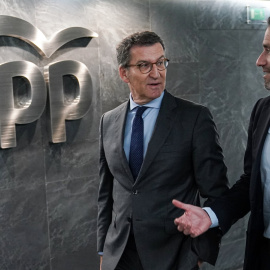 Alberto Núñez Feijóo con Borja Semper, en la sede del PP. PARTIDO POPULAR