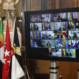  Los presidentes autonómicos se conectan a la Conferencia de presidentes autonómicos donde se analizó el reparto de los fondos europeos de reconstrucción. EFE/Chema Moya/POOL