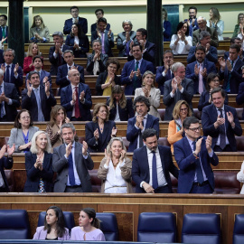  La bancada del PP aplaude durante una sesión plenaria en el Congreso de los Diputados, a 20 de abril de 2023, en Madrid (España).- EUROPA PRESS