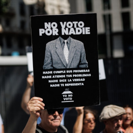  Varias personas protestan durante una manifestación contra la Agenda 2030, en Plaza España, a 24 de junio de 2023, en Madrid (España). EUROPA PRESS