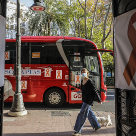 Autobuses escolares de colegios concertados con lazos naranjas contra la ‘Ley Celaá’, en Valencia. E.P./Rober Solsona