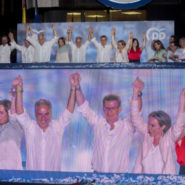  El candidato del PP a la Presidencia del Gobierno de España, Alberto Núñez Feijóo (c), durante el seguimiento de la jornada electoral de los comicios generales en la sede del PP en la calle Génova, a 23 de julio de 2023, en Madrid (España). Alberto