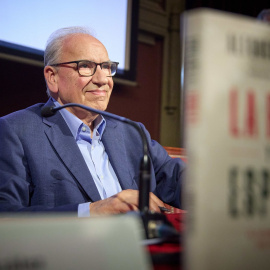 El exvicepresidente del Gobierno, Alfonso Guerra, durante la presentación de su libro 'La rosa y las espinas', en el Ateneo de Madrid, EUROPA PRESS/Jesús Hellín