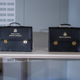 Joan Subirats entrega cartera ministerial a Diana Morant. / A. Pérez Meca (Europa Press)