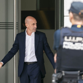 El expresidente de la Real Federación Española de Fútbol (RFEF), Luis Rubiales, sale de declarar de la Audiencia Nacional. EUROPA PRESS/A. Pérez Meca