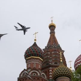  Un avión de reabastecimiento Il-78 y un bombardero estratégico Tu-160 en un desfile militar en Moscú.-  XINHUA / ZUMA PRESS / CONTACTOPHOTO