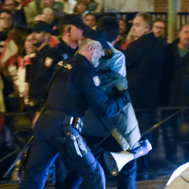 Detención de Vito Quiles durante una manifestación contra la amnistía frente a la sede del PSOE en Ferraz, a 20 de noviembre. - Gustavo Valiente / EUROPA PRESS